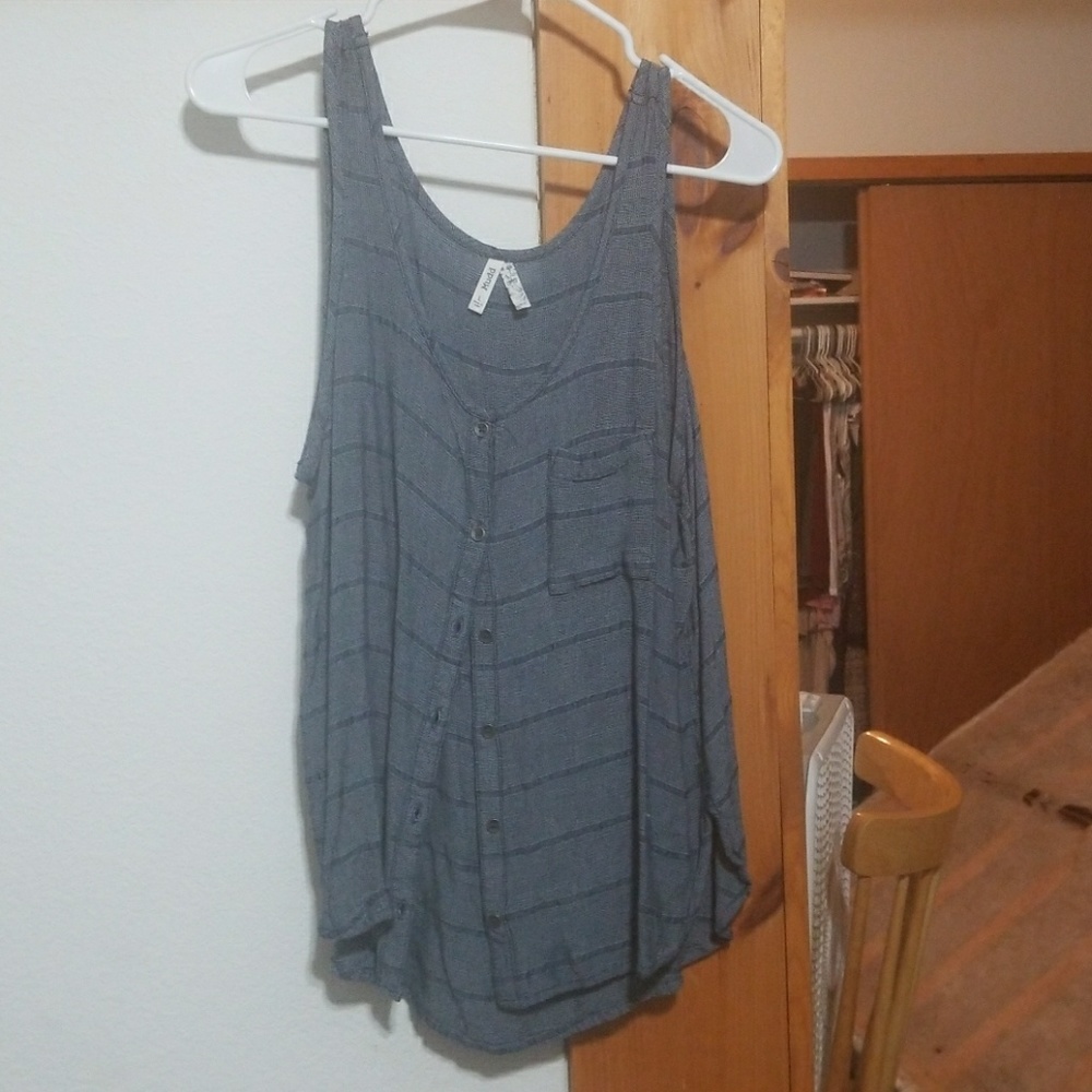 Button down tank